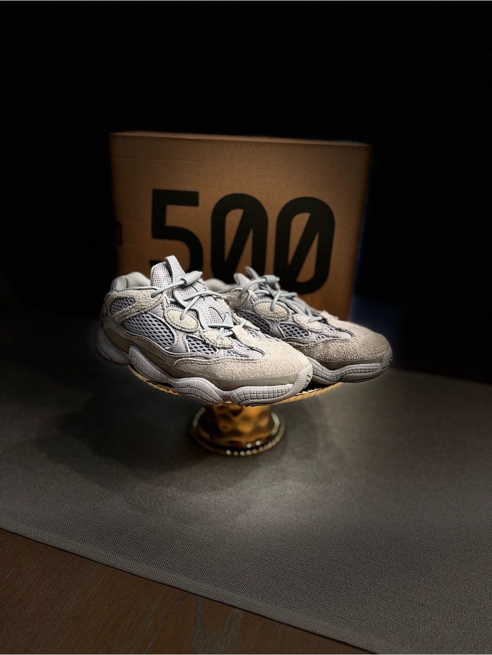 Adidas Boys Yeezy 500 youth size 1.5  boy slip on sneakers in gray
